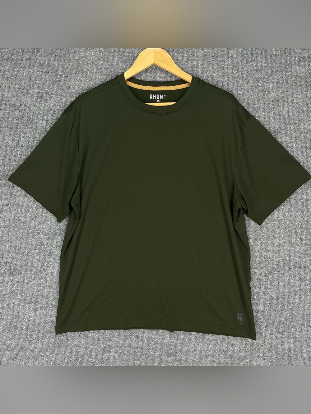 Rhône T Shirt Men’s L Olive Green Stretch Performance Active Crewneck Tee